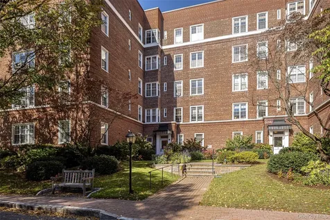 4 Midland Gardens, Bronxville NY 10708