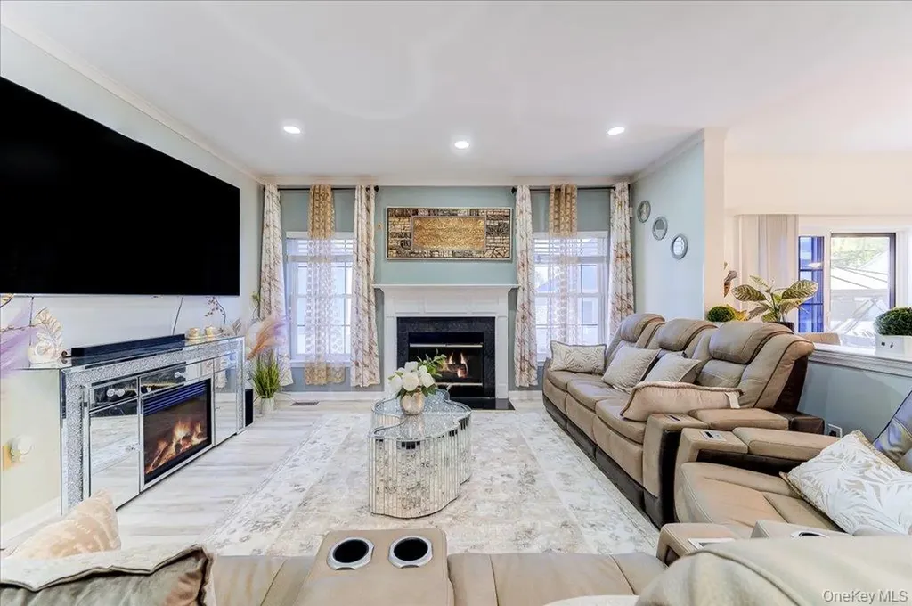 2723 Colonial Drive New Windsor NY 12553