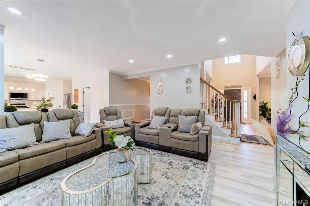 2723 Colonial Drive New Windsor NY 12553