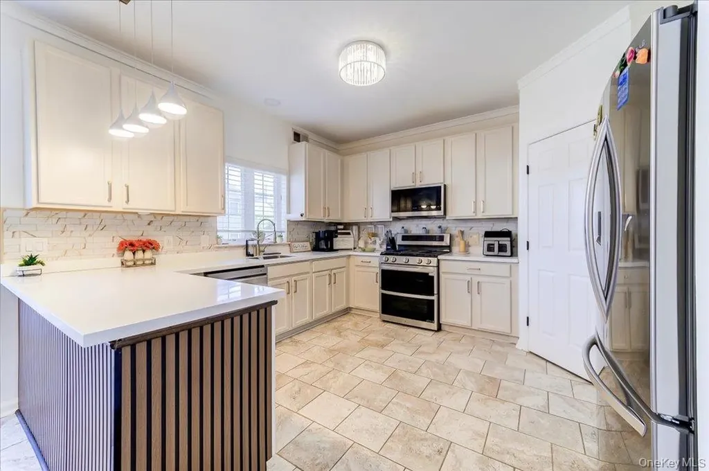 2723 Colonial Drive New Windsor NY 12553