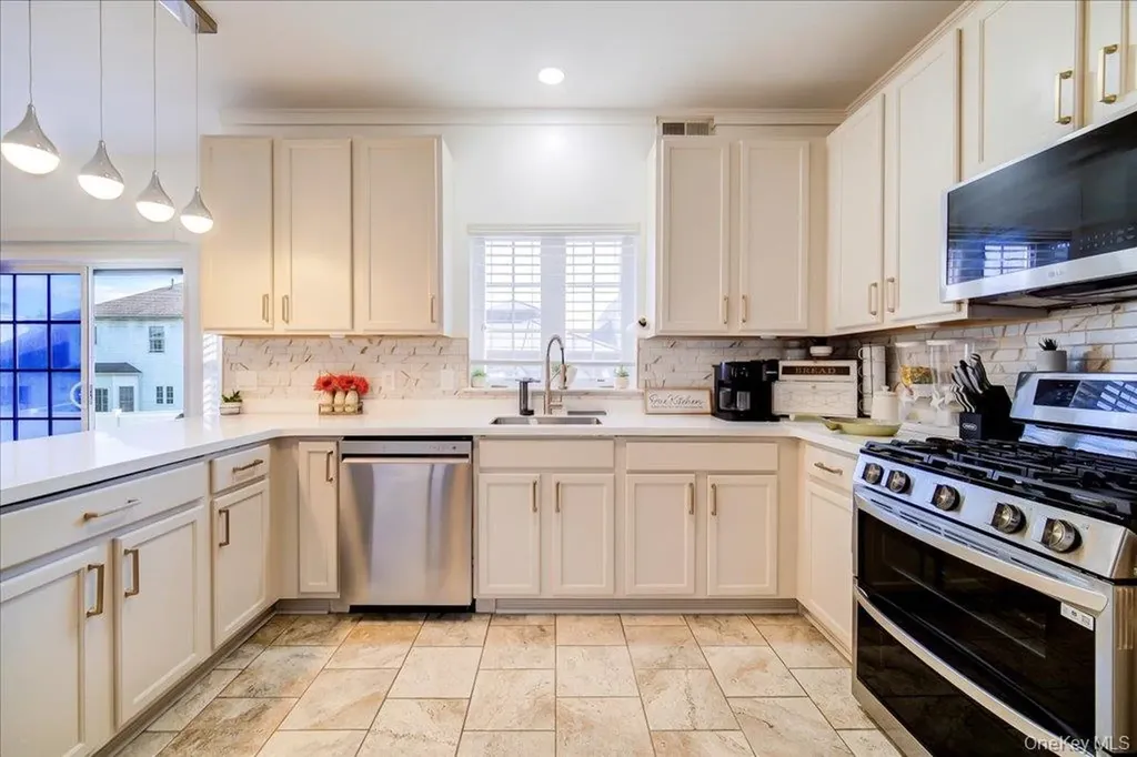 2723 Colonial Drive New Windsor NY 12553