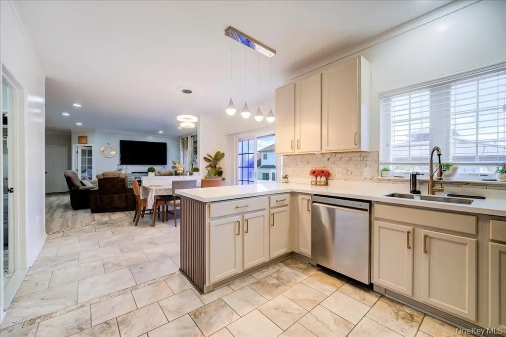 2723 Colonial Drive New Windsor NY 12553