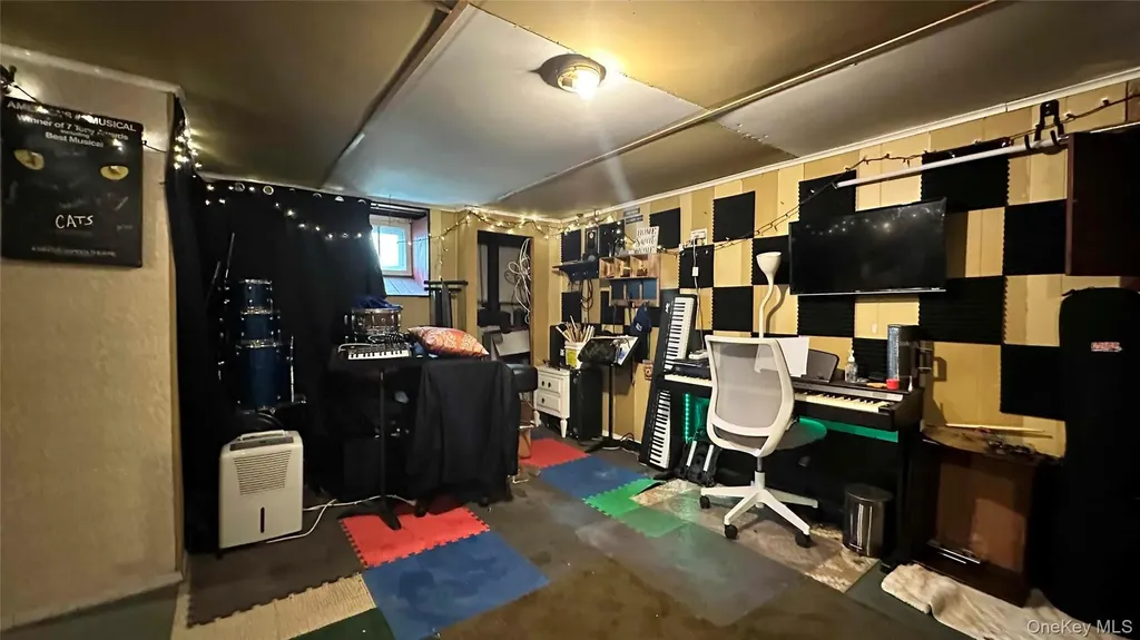 42 Kenwood Avenue Massapequa NY 11758