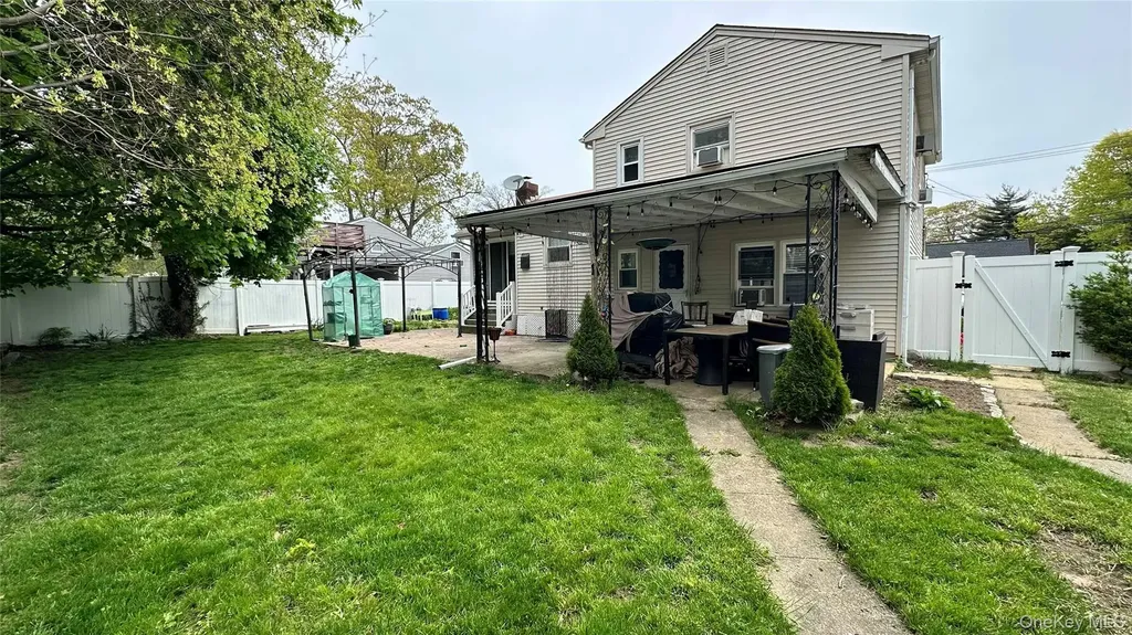 42 Kenwood Avenue Massapequa NY 11758