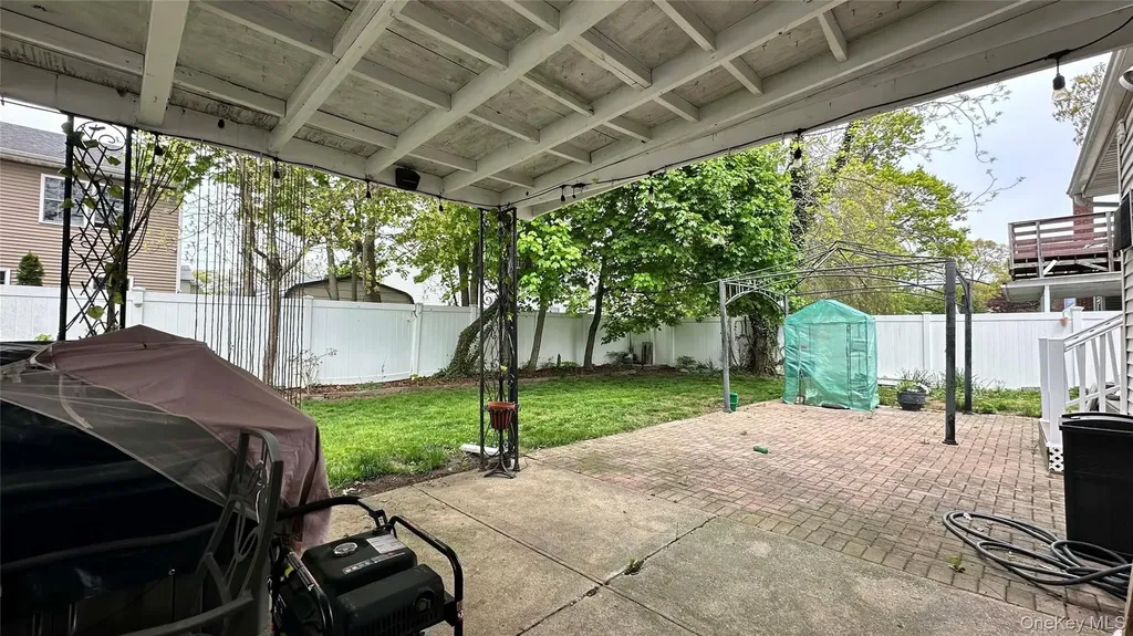 42 Kenwood Avenue Massapequa NY 11758