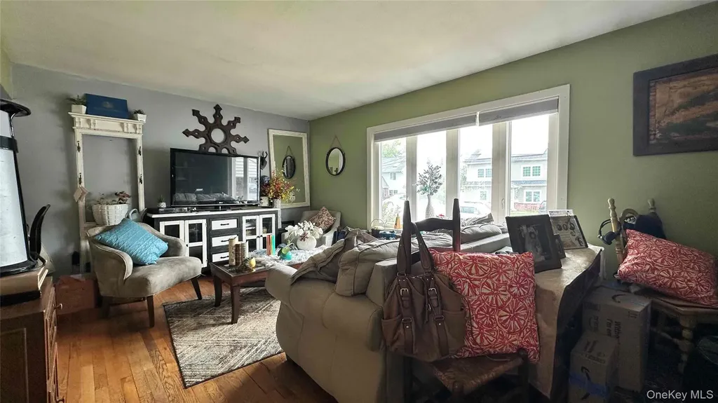 42 Kenwood Avenue Massapequa NY 11758