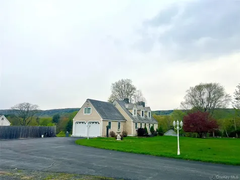 57 Hubbard Road Bloomingburg NY 12721