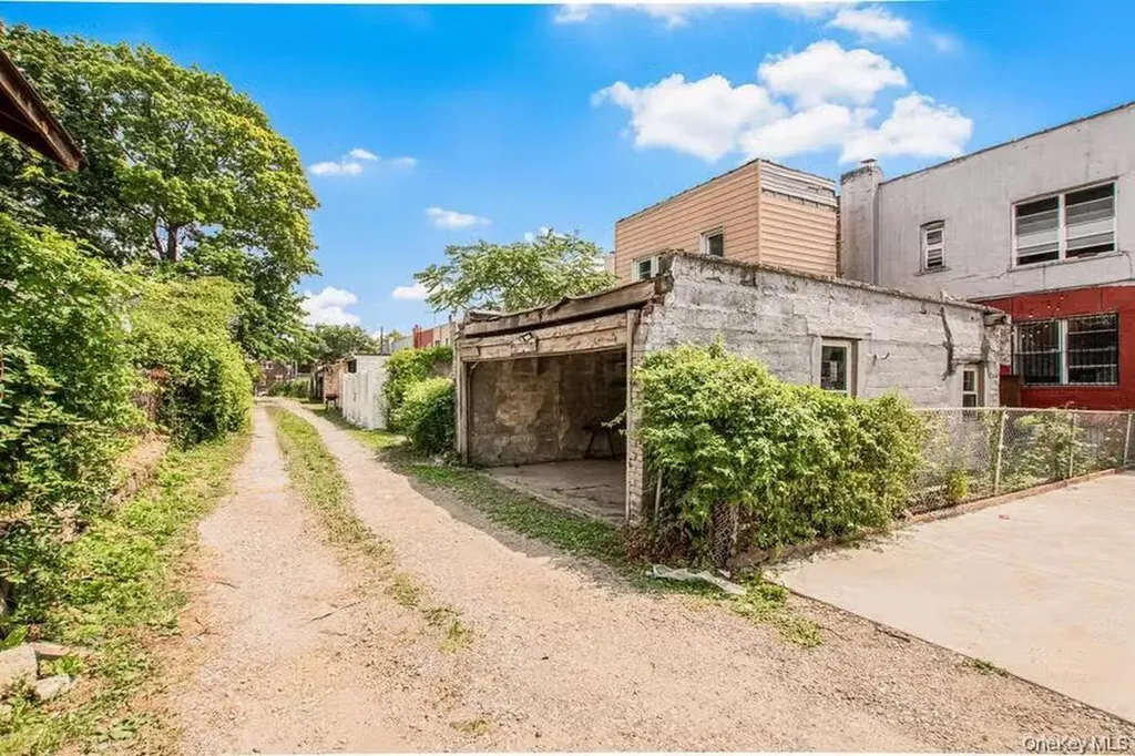 951 E 221st Street Bronx NY 10469