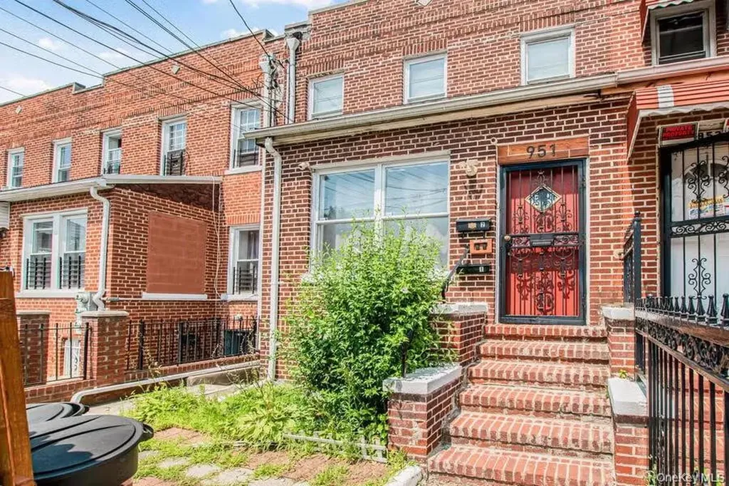 951 E 221st Street Bronx NY 10469