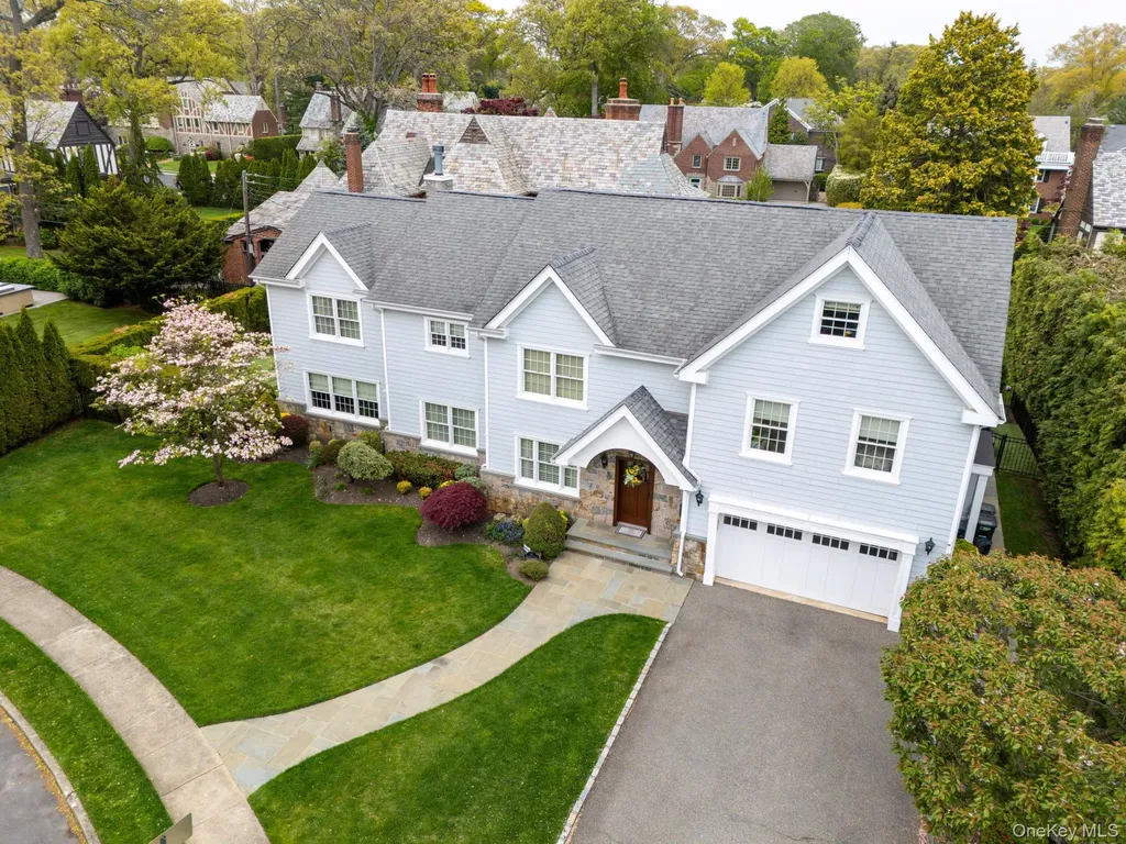 93 Berkshire Road Rockville Centre NY 11570