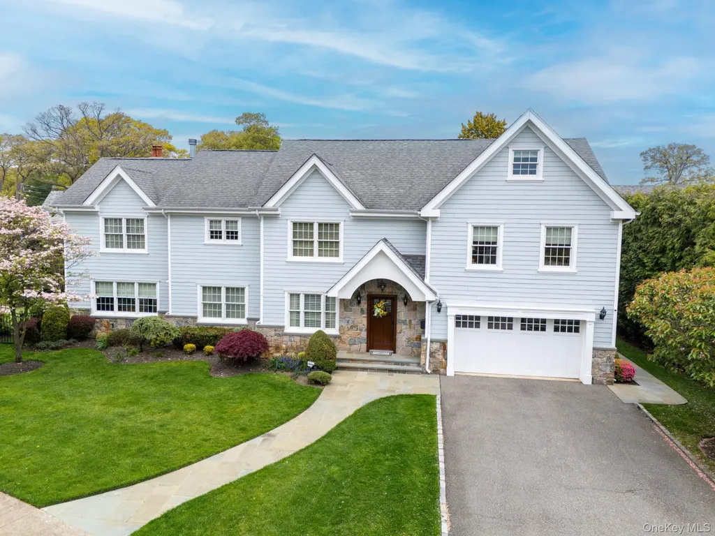93 Berkshire Road Rockville Centre NY 11570