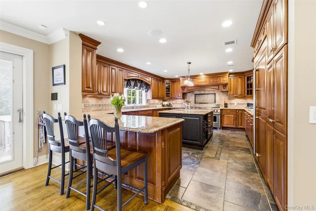93 Berkshire Road Rockville Centre NY 11570