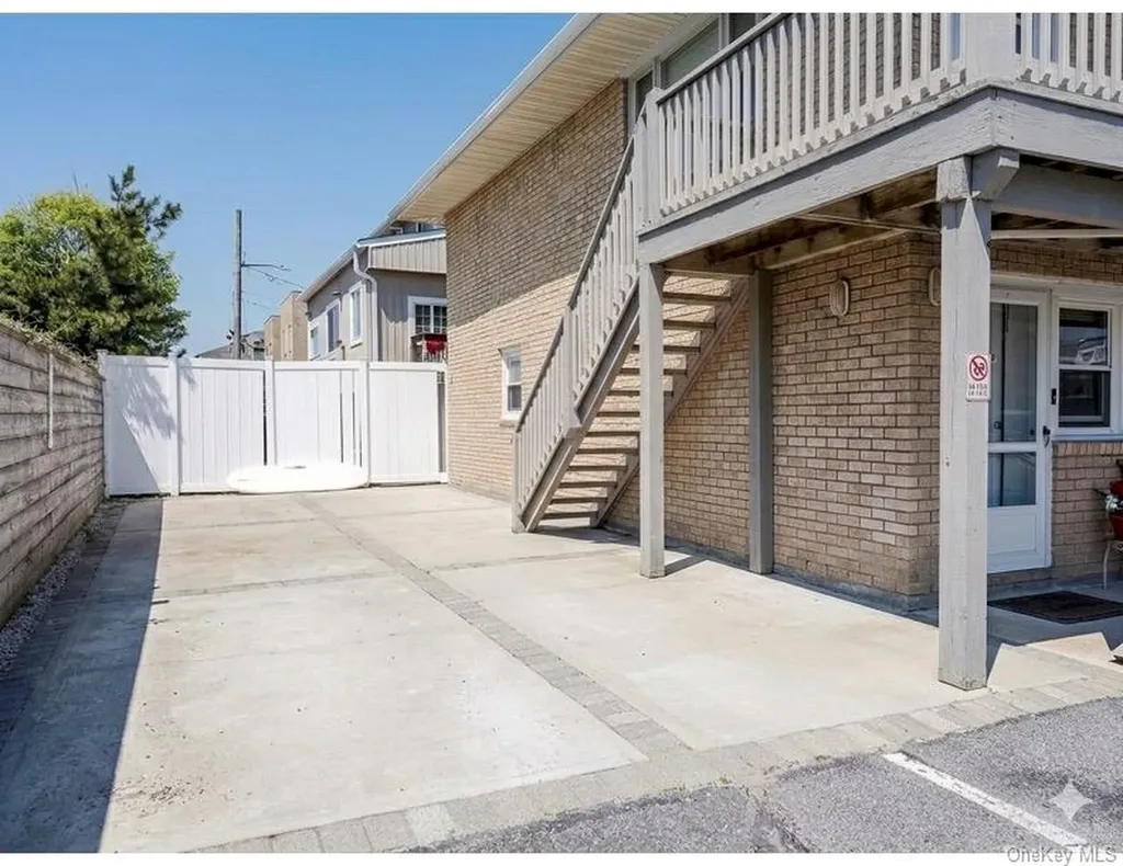 979 Oceanfront Long Beach NY 11561