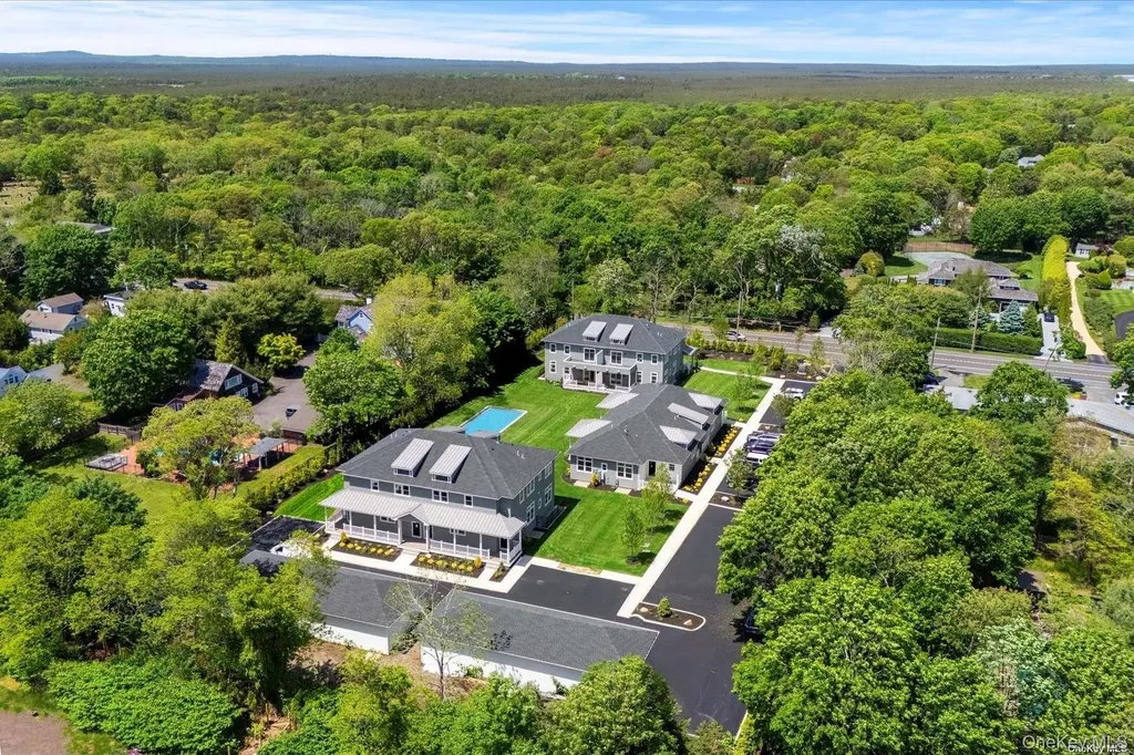 21 Montauk Highway Westhampton NY 11977