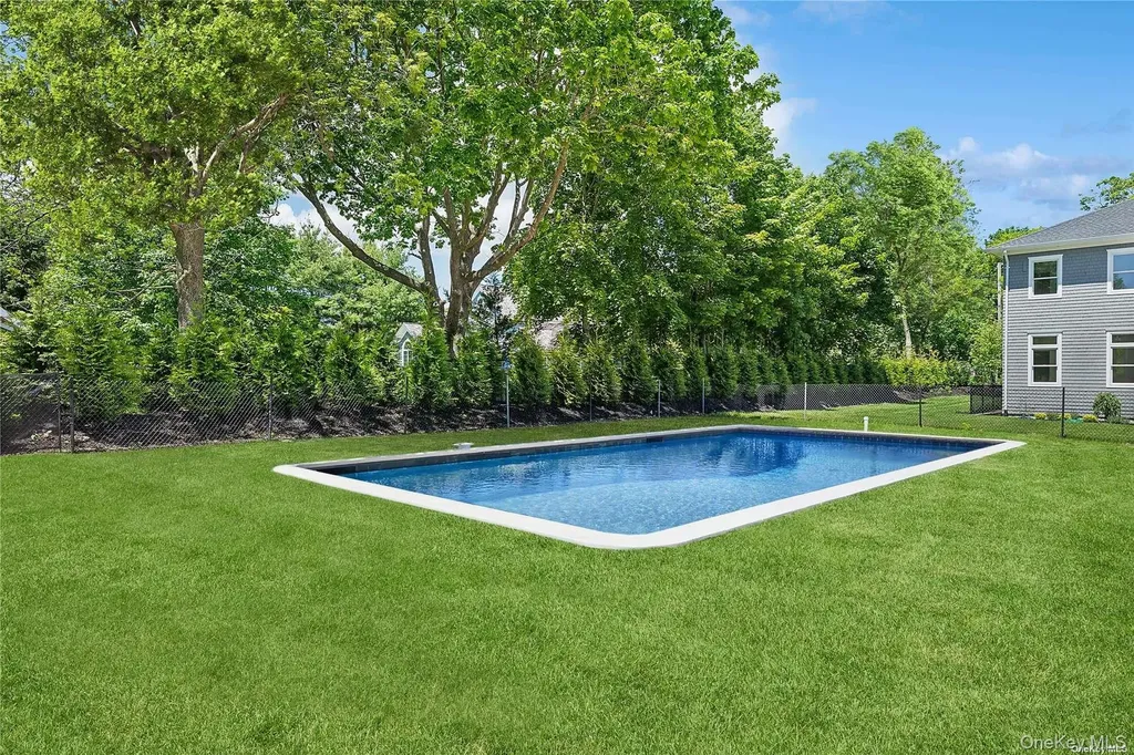 21 Montauk Highway Westhampton NY 11977