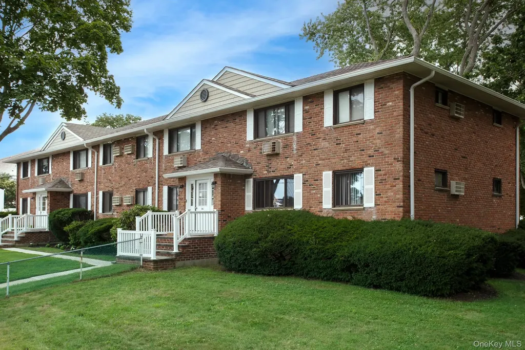 20 Perry Boulevard Lindenhurst NY 11757