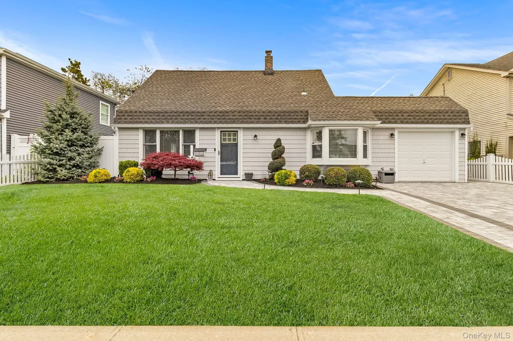 27 Slate Lane Levittown NY 11756