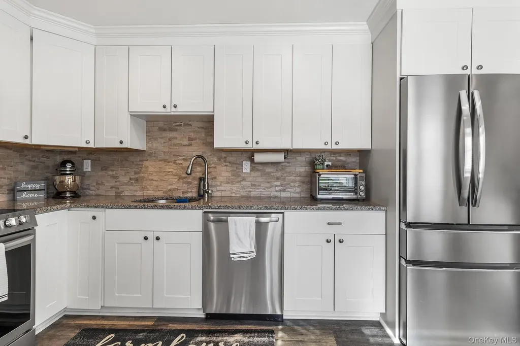 27 Slate Lane Levittown NY 11756