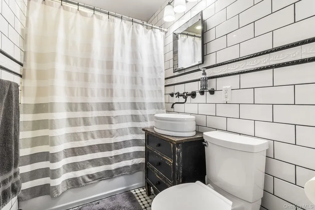 27 Slate Lane Levittown NY 11756