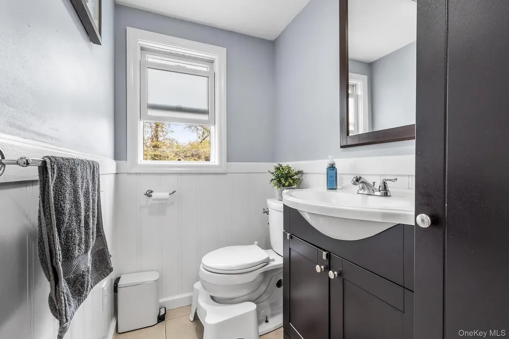 27 Slate Lane Levittown NY 11756