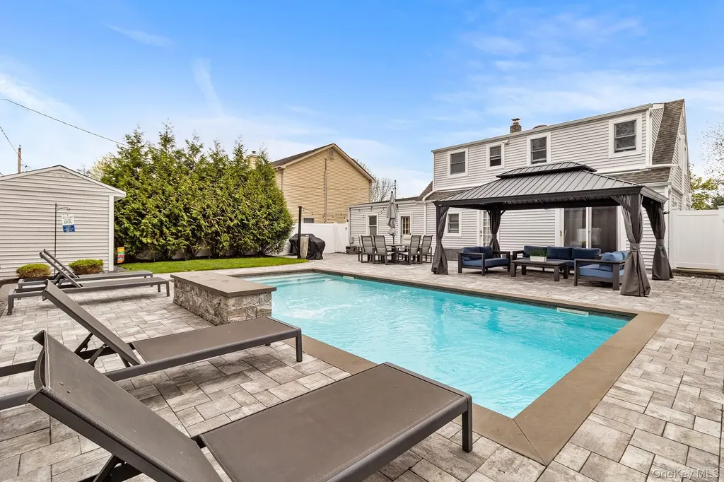 27 Slate Lane Levittown NY 11756