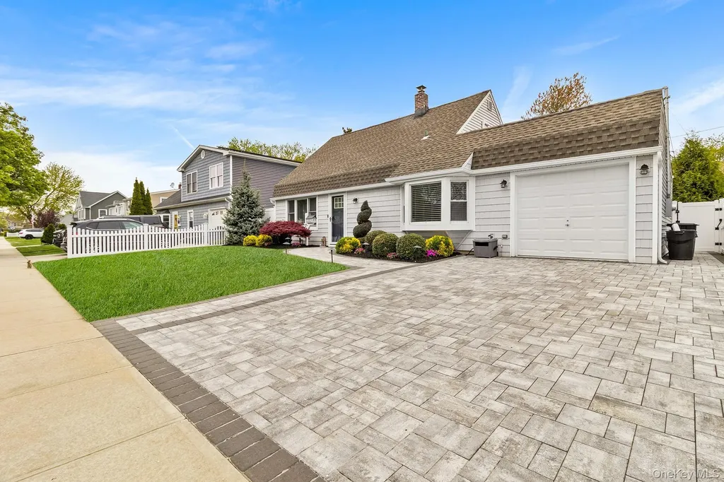 27 Slate Lane Levittown NY 11756