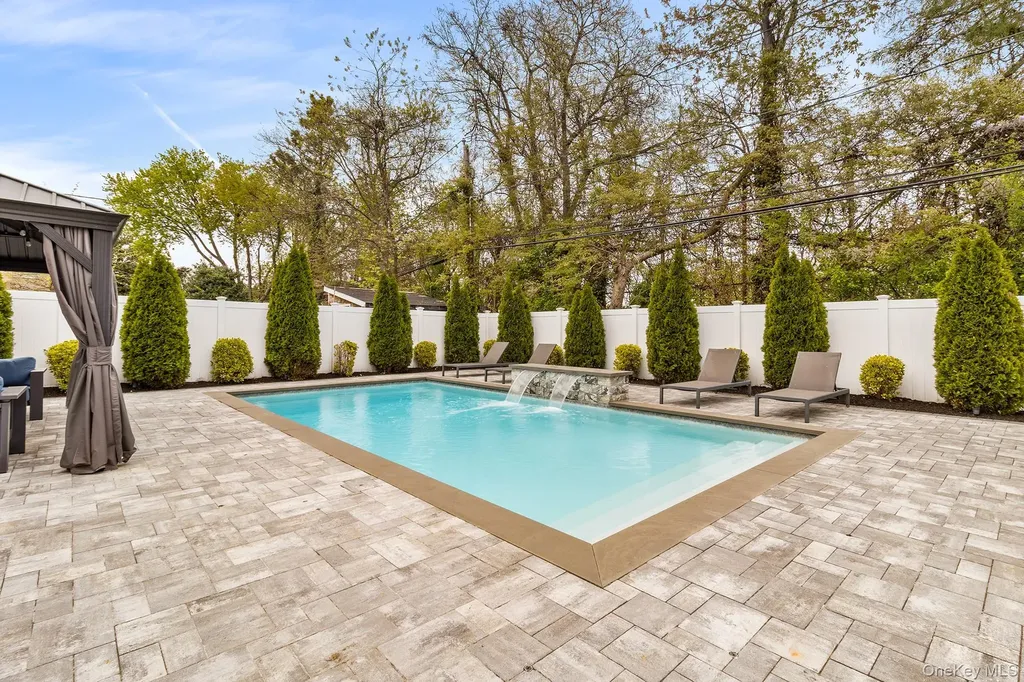 27 Slate Lane Levittown NY 11756