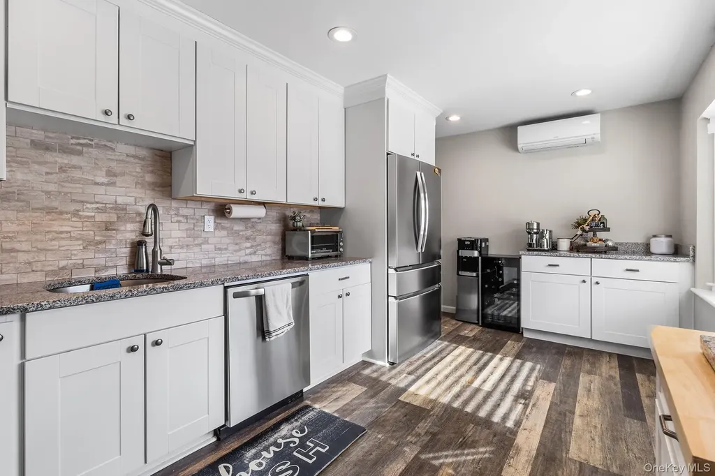 27 Slate Lane Levittown NY 11756