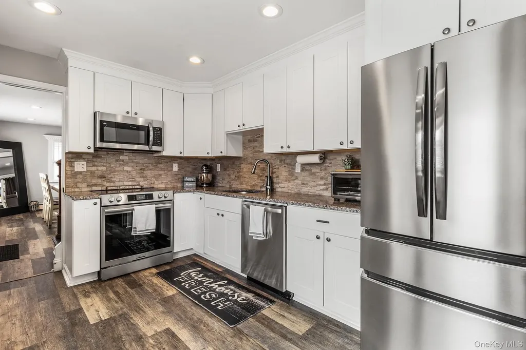 27 Slate Lane Levittown NY 11756