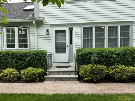7 Moss Run White Plains NY 10605