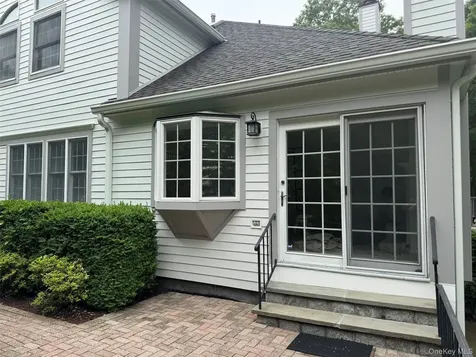 7 Moss Run White Plains NY 10605