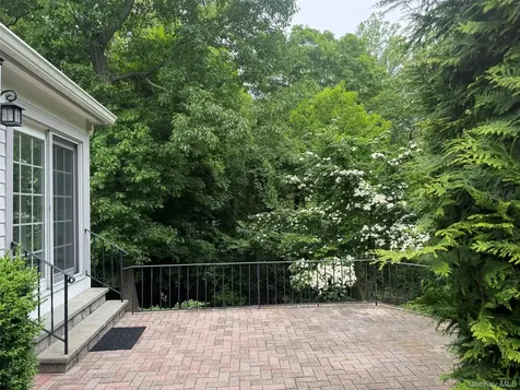 7 Moss Run White Plains NY 10605