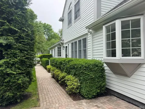 7 Moss Run White Plains NY 10605