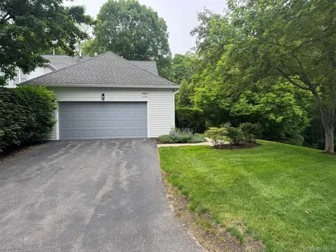 7 Moss Run White Plains NY 10605