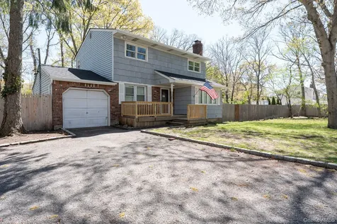 981 Connetquot Avenue Central Islip NY 11722