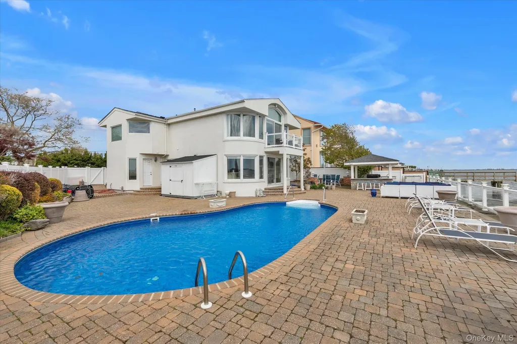 3390 Hewlett Avenue Merrick NY 11566