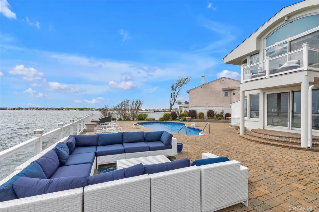 3390 Hewlett Avenue Merrick NY 11566
