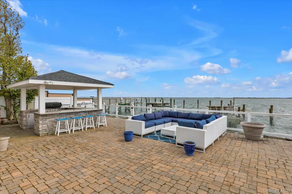 3390 Hewlett Avenue Merrick NY 11566