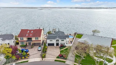 3390 Hewlett Avenue Merrick NY 11566