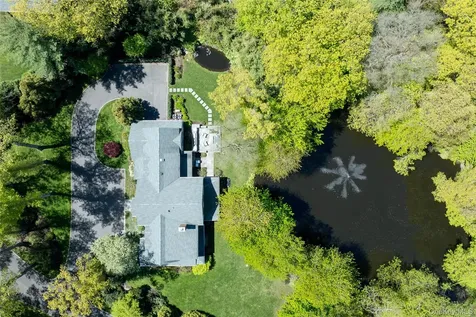 24 Matinecock Farms Road Glen Cove NY 11542