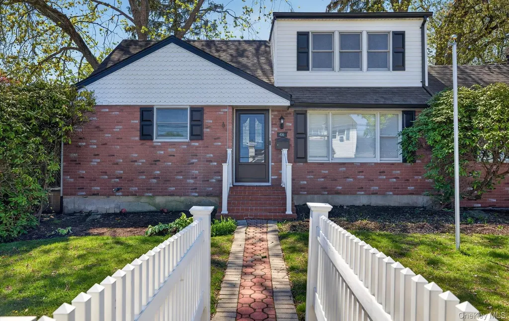 436 15th Street West Babylon NY 11704