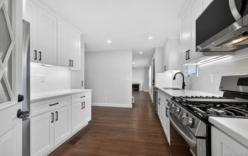 436 15th Street West Babylon NY 11704
