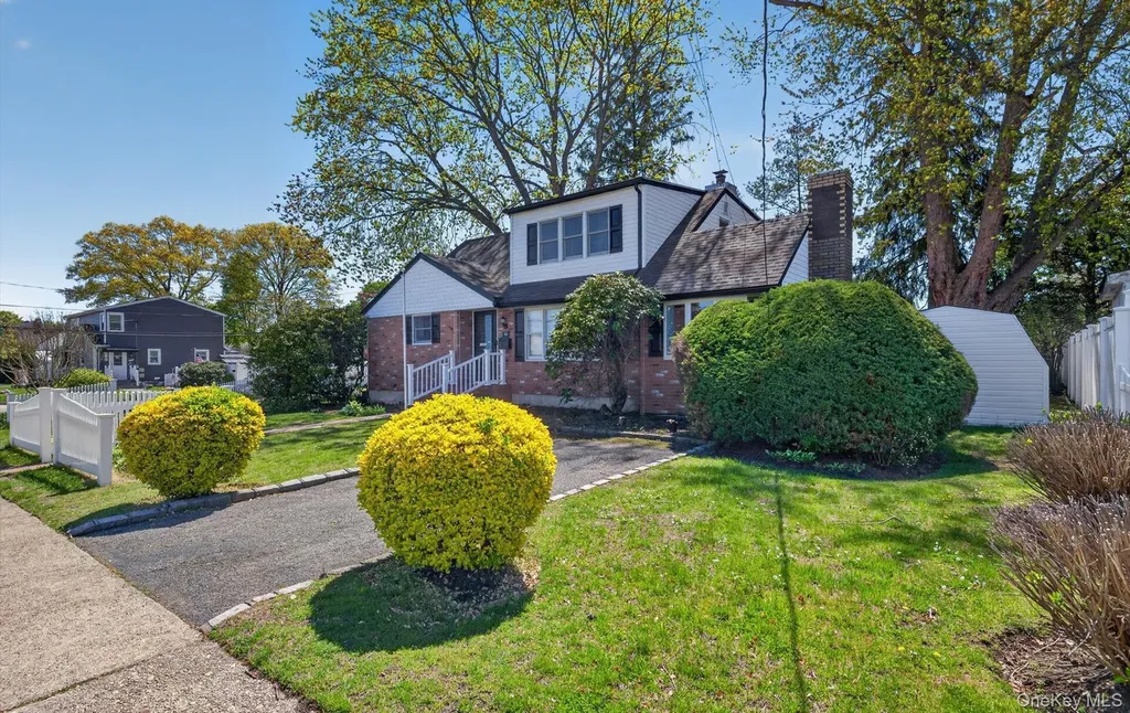 436 15th Street West Babylon NY 11704