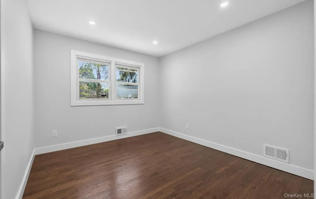 436 15th Street West Babylon NY 11704