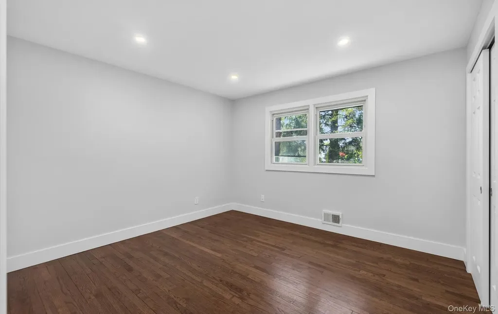 436 15th Street West Babylon NY 11704