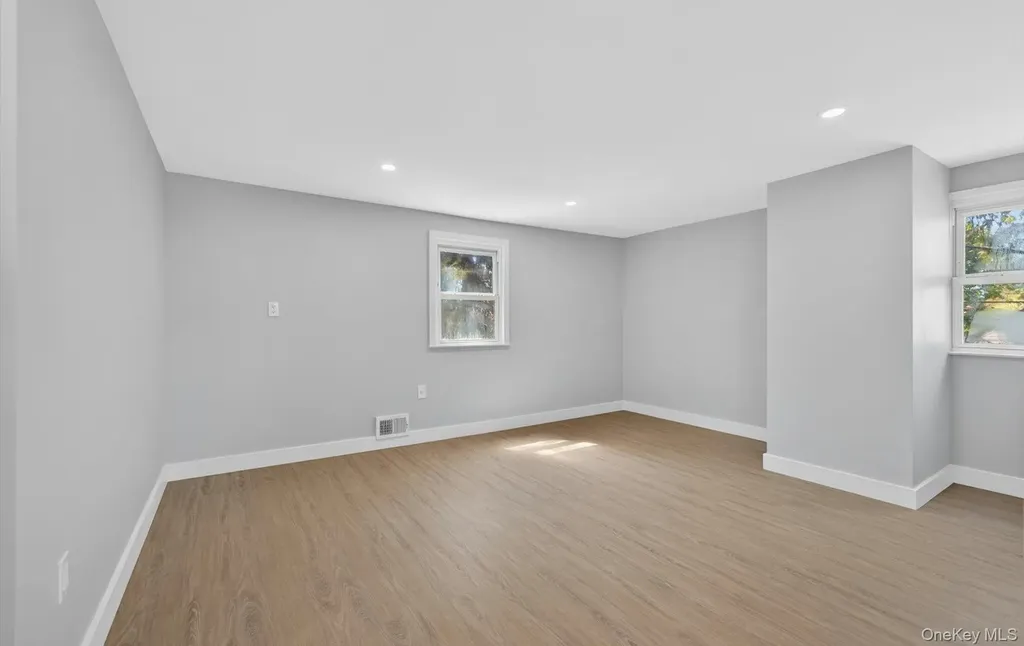 436 15th Street West Babylon NY 11704