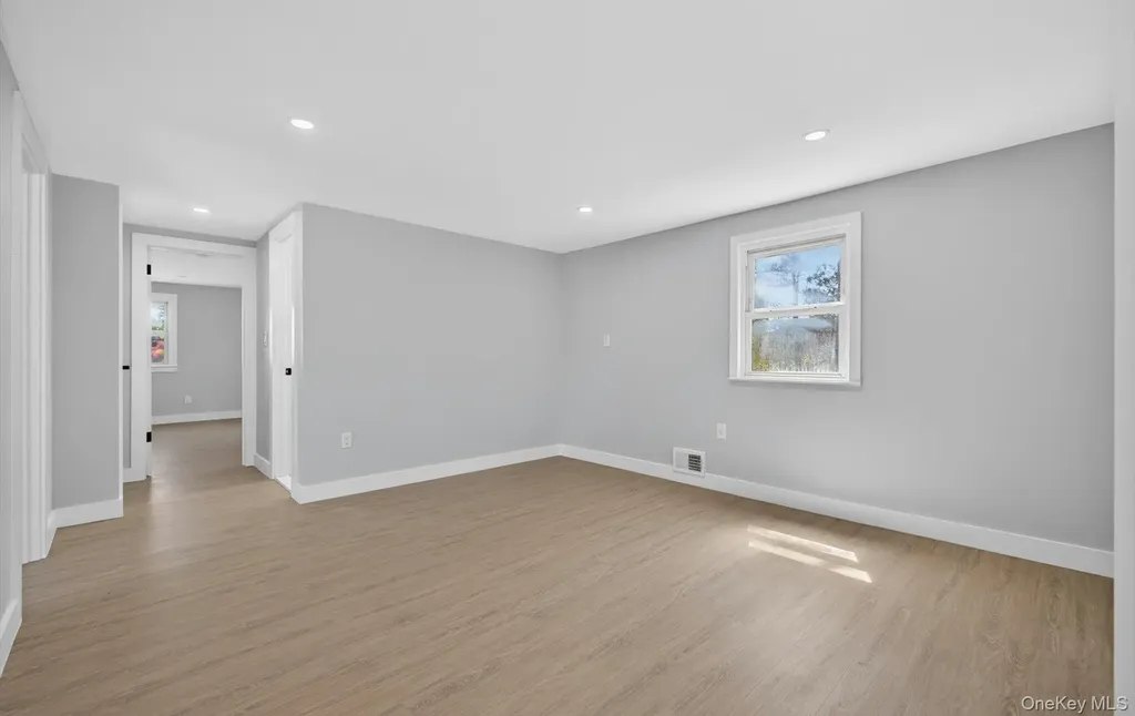 436 15th Street West Babylon NY 11704