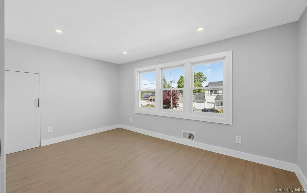 436 15th Street West Babylon NY 11704