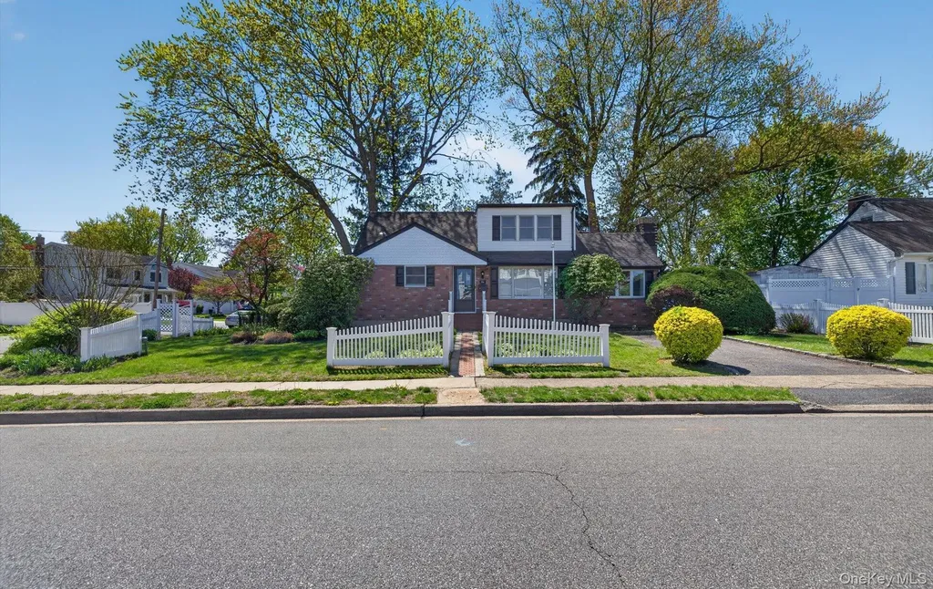 436 15th Street West Babylon NY 11704