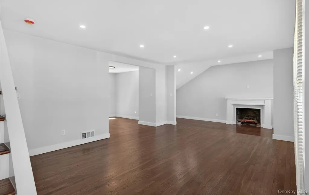 436 15th Street West Babylon NY 11704